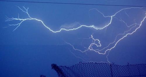 雷雨臨空，你應(yīng)該躲到哪里去？-關(guān)注以下幾點(diǎn)(連載3)--易造防雷