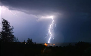 雷電預(yù)警系統(tǒng)報(bào)警后，需要采取哪些防雷措施？【易造防雷】